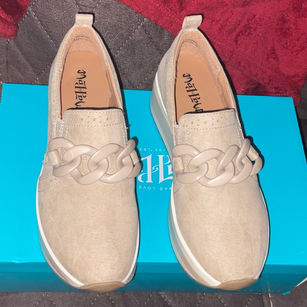 Mad LOVE MARYANNE sz6 NIB Slip On Casual Platform Loafers Memory Foam - Picture 3 of 4